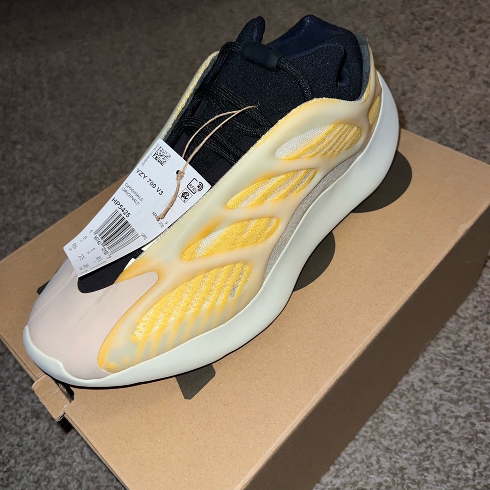 Adidas Yeezy 700 V3